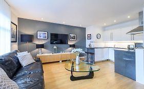 Southside Flat With Private Garden!